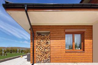 Tynk imitujący drewno na elewacji: nowoczesne wykończenie fasady domu