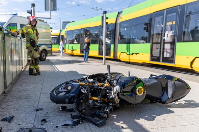 Motocyklista wjechał w przystanek