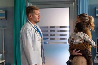 Na dobre i na złe odc. 913: Gloria (Aleksandra Grabowska), Maks Beger (Tomasz Ciachorowski), Mojżesz (Rita Shalanyuy)