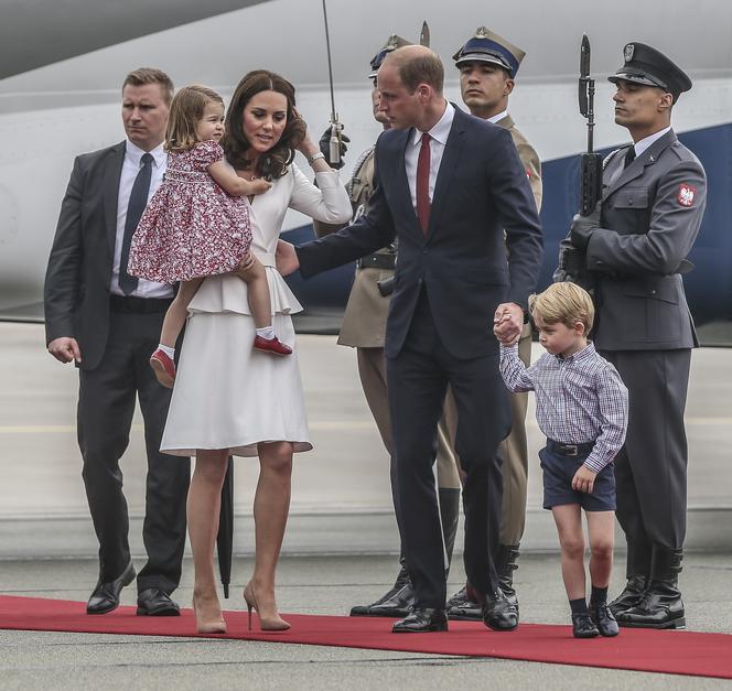 Księżna Kate, Książę William, Księżniczka Charlotte i Książę George  w Polsce