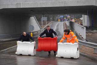Wielkie otwarcie tunelu pod torami w Niewodnicy Kościelnej. Tak przebiegają prace w ramach Rail Baltica [ZDJĘCIA]