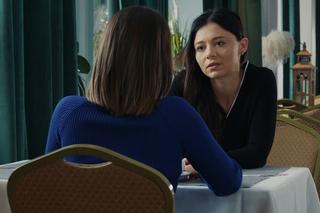 M jak miłość, odcinek 1726. Iza (Adriana Kalska), Aneta (Ilona Janyst)