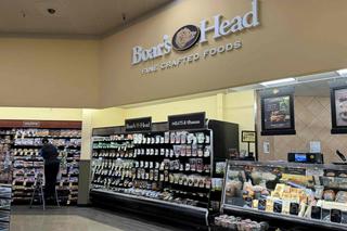 Mężczyzna zmarł po zjedzeniu skażonej szynki. Tony mięsa wycofywane ze sklepów