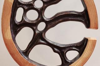 Podlaski rzeźbiarz tworzy prace z drewna