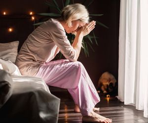 Krwawienia po menopauzie – przyczyny i leczenie. Czy zawsze jest groźne?