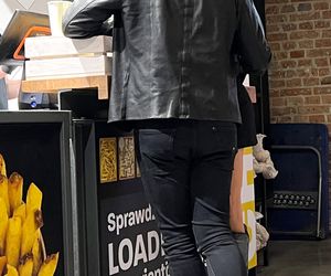 Niezła bibka Afryka Express. Obejrzeli razem odcinek, a potem poszli w tango. Iwan wyszedł ostatni