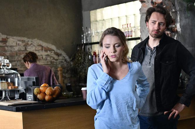 Zakochani po uszy odcinek 129. Tomek (Dariusz Wieteska), Asia (Katarzyna Grabowska)