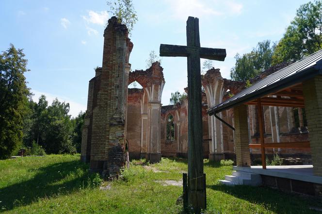 Ruiny kościoła w Jałówce