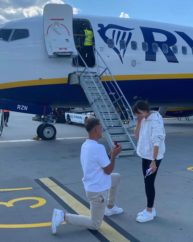 Oświadczyny na płycie Kraków Airport