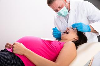 Dentysta w ciąży - scaling w ciąży, piaskowanie, usuwanie kamienia w ciąży