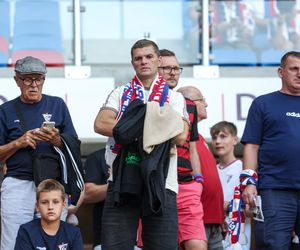 Górnik Zabrze - Termalica Nieciecza. Niesamowita atmosfera na Arenie Zabrze! Kibice Górnika dopingują swoją drużynę