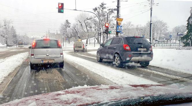 Atak zimy w Toruniu. Drogowcy komentują walkę ze śnieżycami