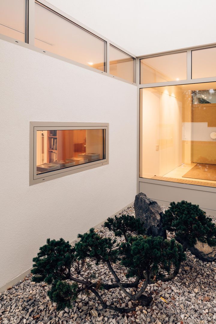 Dom z lewitującym dachem pod Warszawą. Fot. ONI Studio