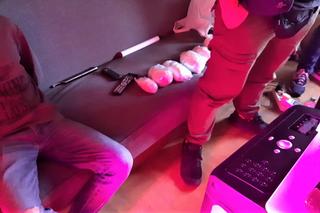 Knurów: Pseudokibic miał w mieszkaniu kolekcję narkotyków. Chował je, gdzie się da!