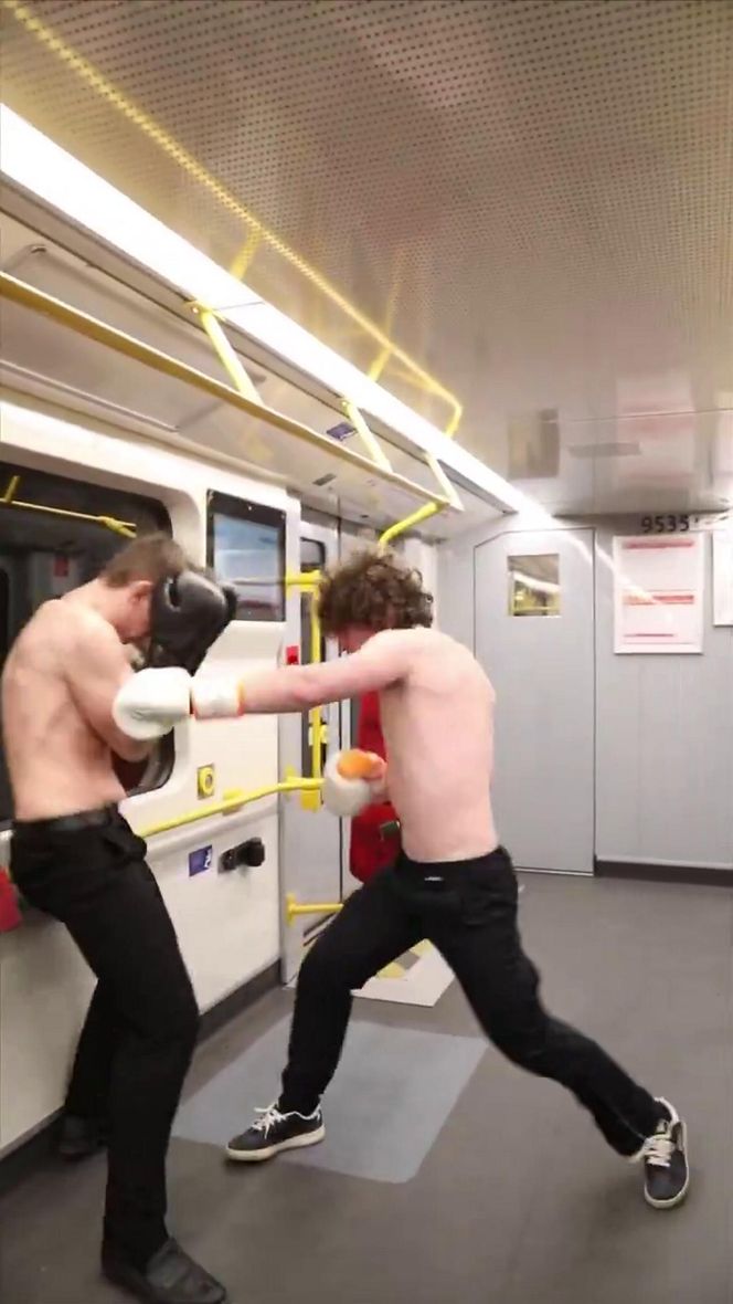Nielegalna walka w metrze w Warszawie. Szokujące sceny w pociągu! 