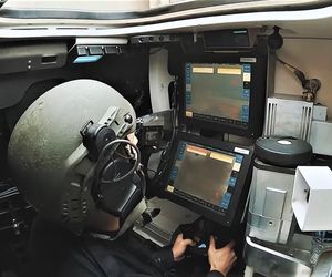 Strzelec w czołgu Leopard 1A5BE z wieżą Cockerill 3105