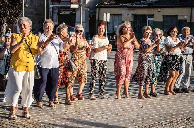 Starachowice i Międzypokoleniowa Potańcówka – Hit sezonu, który pokochali wszyscy