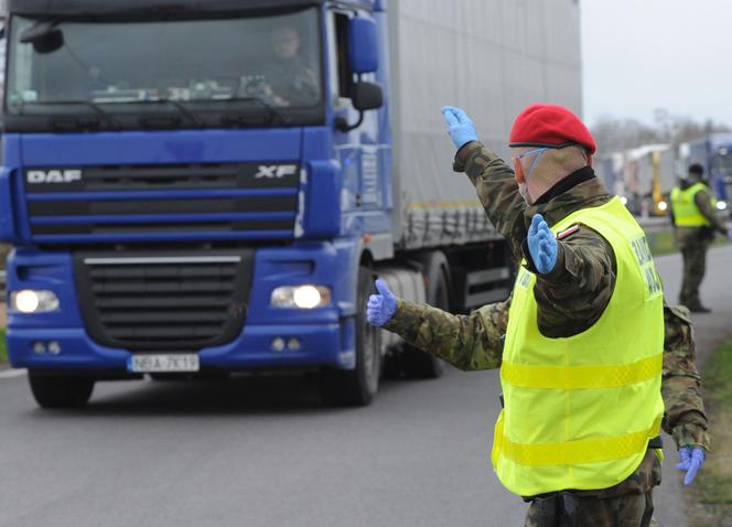 Kontrole graniczne na przejściu w Kołbaskowie