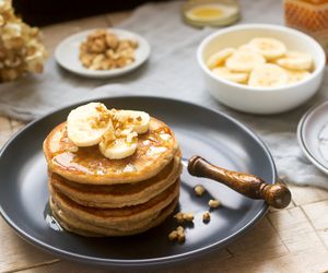 Puchate naleśniczki bananowe: najłatwiejszy przepis na placki z bananami