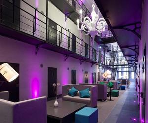 Hotel w więzieniu - Het Arresthuis, Holandia. 150 dawnych cel zmieniło się w 40 apartamentów. Fot. www.hetarresthuis.nl hetarresthuis.nl hetarresthuis.n