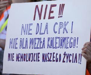 Rolnicy w stolicy przeciwko CPK. Protest przy dworcu zachodnim przed siedzibą spółki