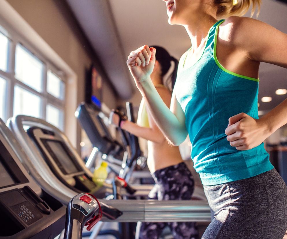 Jak często ćwiczyć? To zależy m. in. od stażu treningowego, stanu zdrowia, zdolności do regeneracji danej osoby i oczekiwanych efektów.