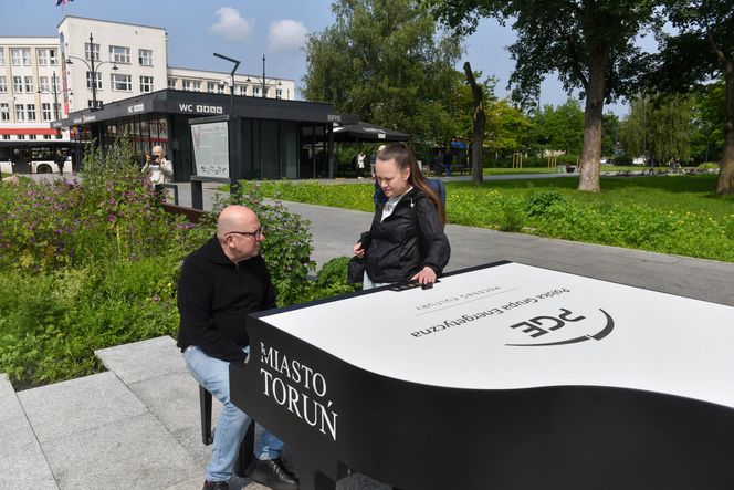 Fortepian przed Urzędem Miasta to prawdziwy hit!