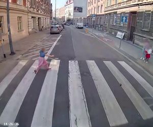 5-latka wbiegła przed autobus. Dramat w Bytomiu
