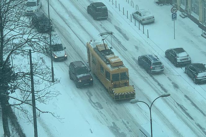 Tramwajowy pług śnieżny odśnieża torowiska! PIERWSZY RAZ OD 10 LAT! [FOTO]