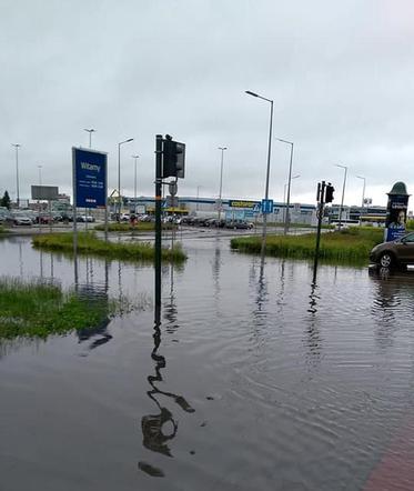 Ulewy w Małopolsce 23.05.2019: Ulice zamieniły się w rwące rzeki, sytuacja jest dramatyczna
