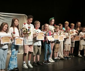 Spektakl na zakończenie warsztatów teatralnych w Teatrze Miejskim w Lesznie 
