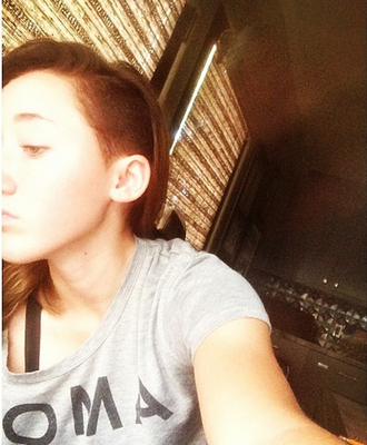 Noah Cyrus ogoliła głowę