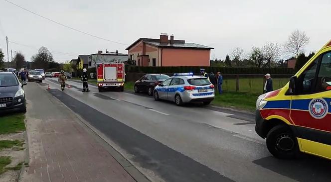 Wręczyca Wielka: 16-latek potrącony, gdy wysiadał z samochodu. Trafił do szpitala