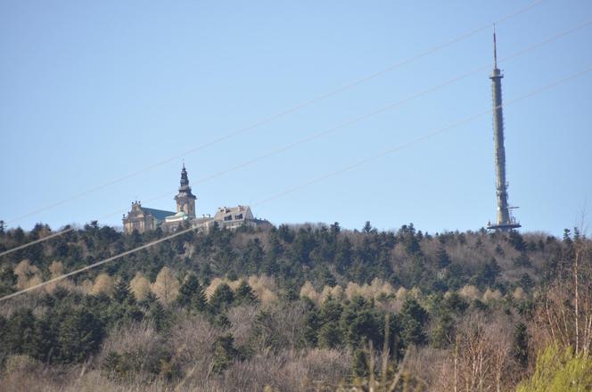 Na Świętym Krzyżu mieści się największa wieża radiowo-telewizyjna w Polsce