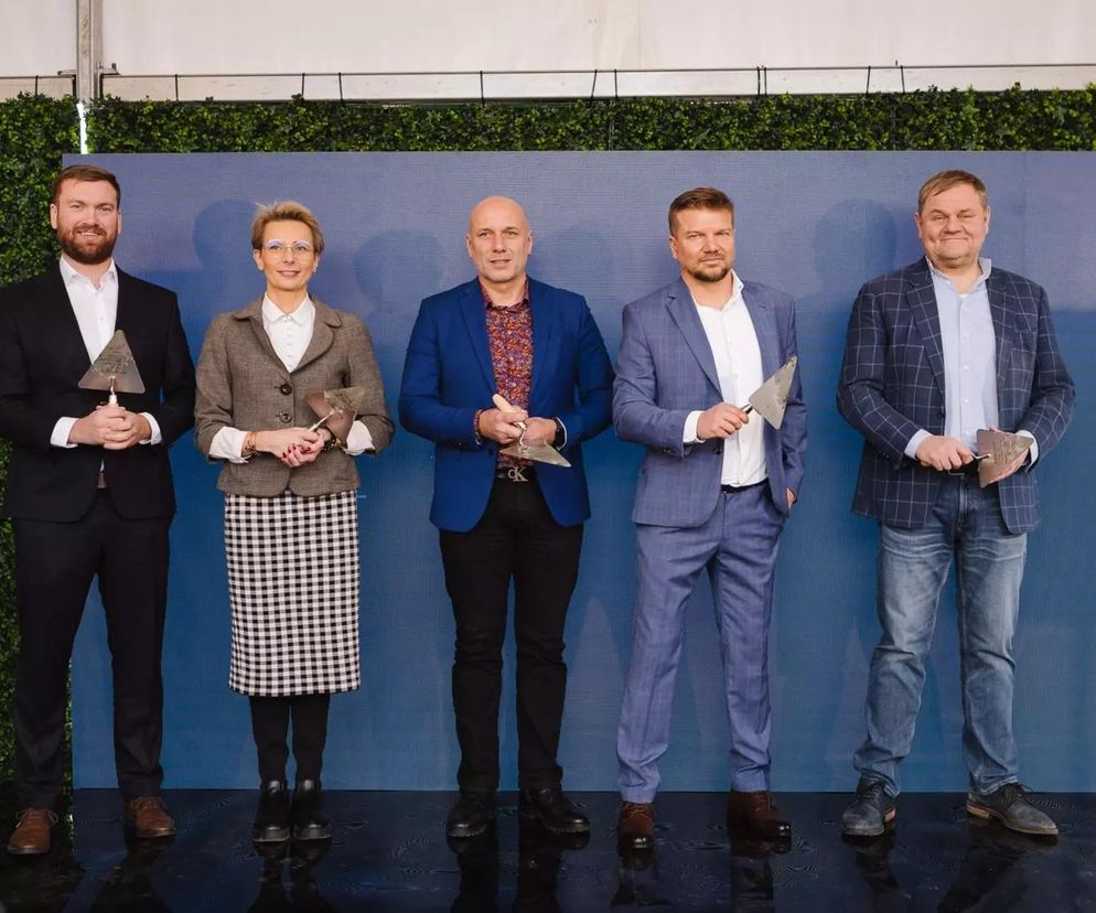 Uroczystość wmurowania kamienia węgielnego pod rozbudowę fabryki w Żarach