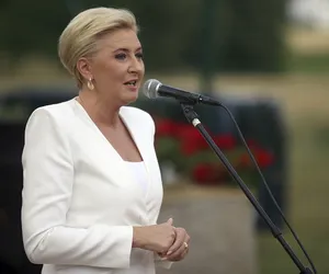 Takiej pierwszej damy jeszcze nie widziałeś! Agata Duda jak kwiat niezapominajka