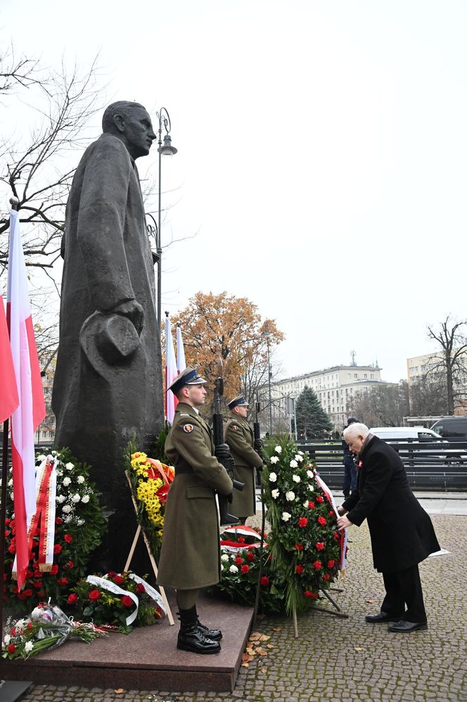 Jarosław Kaczyński wraz z delegacją PiS złożył wieńce przed pomnikami Ojców Niepodległości