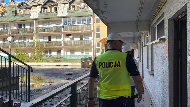 Tak wygląda w środku spalony blok w Ząbkach. Policja pokazała wszystko