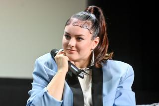 Ewa Farna przykleiła sobie włosy do czoła! Co to ma być?! Wygląd grzywki rozbraja na łopatki 