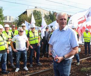 Protest na torach w Katowicach. Protestują związkowcy przeciwko zwolnieniom w PKP Cargo