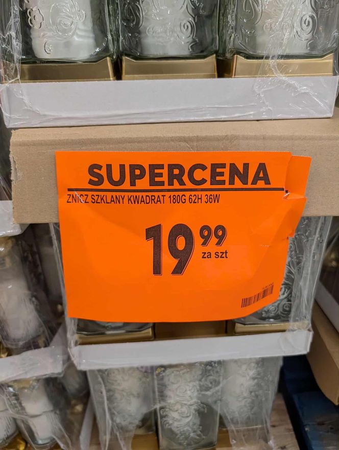 Promocje na Wszystkich Świętych w Biedronce. Wkłady do zniczy gratis