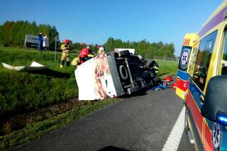 Wypadek na S7 w Kajetanowie koło Kielc. Dachował bus, jedna osoba poszkodowana