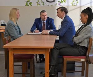 Pierwsza miłość, odcinek 4010. król dżemu Fryderyk Graff (Andrzej Kłak), Emilka (Anna Ilczuk), Melisa (Aleksandra Szwed)