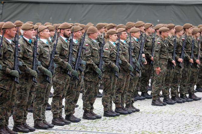 Przysięga wojskowa w Sosnowcu. Żołnierze przedefilowali przez miasto