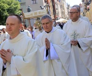 Boże Ciało 2023 w Toruniu: Procesja ulicami starówki [GODZINY, STACJE, PLAN WYDARZEŃ]