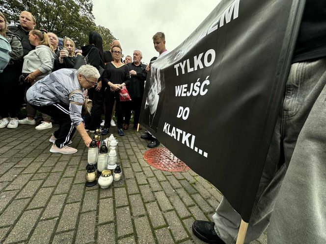 Setki osób upamiętniły Oliwiera. 20-latek zmarł po interwencji policji. "Zabili go jak zwierzę"