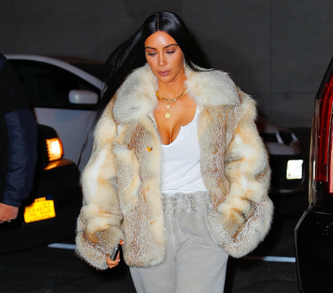 Kim Kardashian w futrze