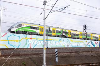 Mural przy stacji kolejowej Warszawa Zachodnia – element kampanii „Bezpieczny Przejazd”