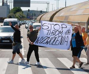 Protest mieszkańców w Letnicy. Czarny pył do domu leci, tak się truje nasze dzieci 