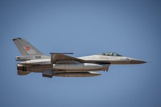 Rumunia wzmacnia swoje siły powietrzne. Trzy nowe F-16 z Norwegii docierają do kraju